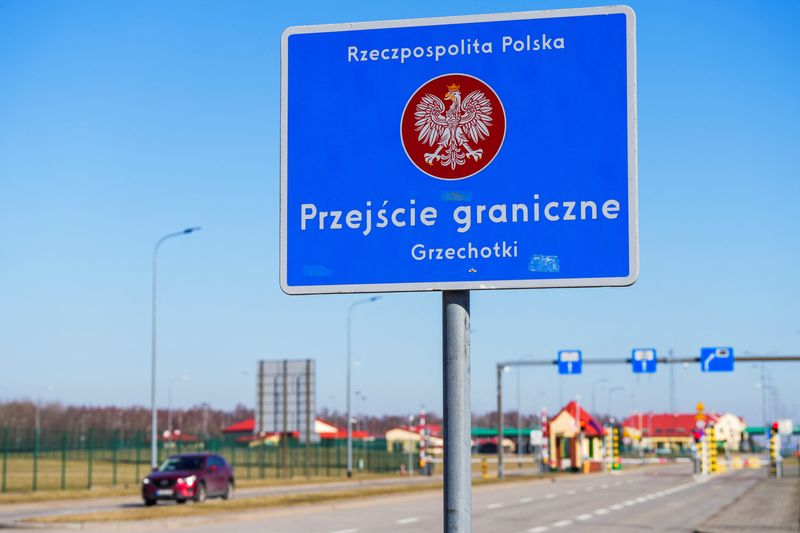 &copy; Reuters. FOTO DE ARCHIVO: Una señal en el paso fronterizo entre Polonia y el enclave ruso de Kaliningrado, en Grzechotki, Polonia, el 2 de marzo de 2022. REUTERS/Aleksandra Szmigiel