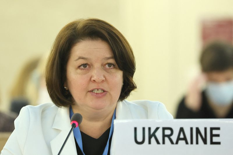 &copy; Reuters. يفينييا فليبينكو سفيرة أوكرانيا لدى الأمم المتحدة خلال الجلسة الخاصة بمناقشة الأوضاع في بلادها في جنيف يوم الجمعة. تصوير دنيس باليبوس- رويت