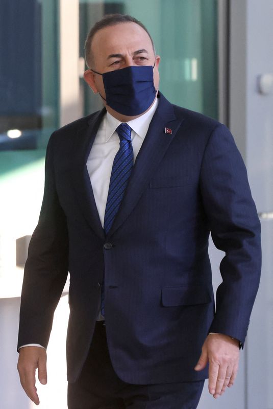 &copy; Reuters. وزير الخارجية التركي مولود جاويش أوغلو لدى وصوله للمشاركة في اجتماع وزراء خارجية حلف شمال الأطلسي في بروكسل يوم الجمعة. تصوير إيف هرمان- روي