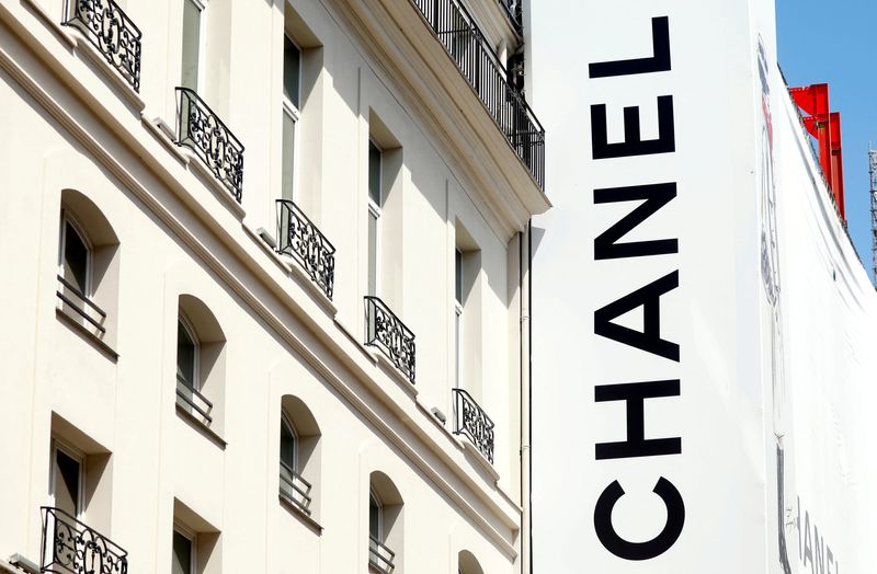 &copy; Reuters. FILE PHOTO: The logo of fashion house Chanel is seen on a store in Paris, France, June 18, 2020. REUTERS/Charles Platiau/File Photo