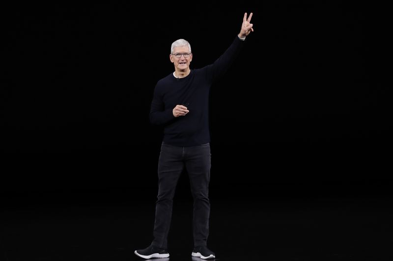 &copy; Reuters. CEO Tim Cook speaks at an Apple event at their headquarters in Cupertino, California, U.S. September 10, 2019. REUTERS/Stephen Lam