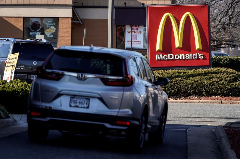 &copy; Reuters. The logo for McDonald's restaurant is seen as McDonald's Corp. reports fourth quarter earnings, in Arlington, Virginia, U.S., January 27, 2022.  REUTERS/Joshua Roberts