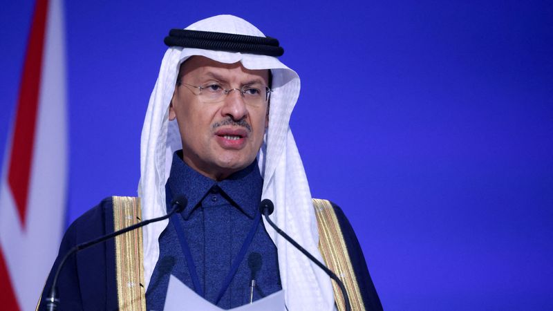 &copy; Reuters. وزير الطاقة السعودي الأمير عبد العزيز بن سلمان يتحدث في جلاسجو يوم العاشر من نوفمبر تشرين الثاني 2021. تصوير: إيف هيرمان - رويترز. 