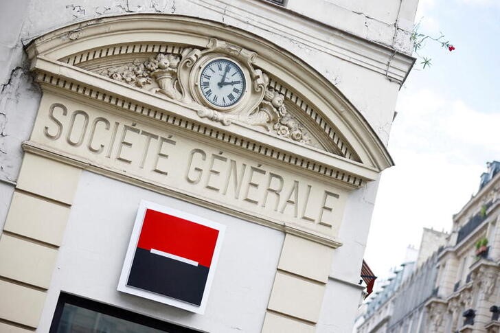 &copy; Reuters. Imagen de archivo de un logo de Société Générale en una sucursal bancaria de París, Francia. 1 agosto 2021. REUTERS/Sarah Meyssonnier