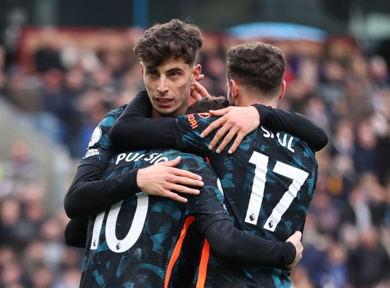 &copy; Reuters. Soccer Football - Premier League - Burnley v Chelsea - Turf Moor, Burnley, Britain - March 5, 2022 Chelsea's Christian Pulisic celebrates scoring their fourth goal with teammates Action Images via Reuters/Molly Darlington 