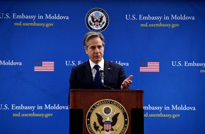 &copy; Reuters. U.S. Secretary of State Antony Blinken delivers remarks to U.S. Embassy staff in Chisinau, Moldova, March 6, 2022. Olivier Douliery/Pool via REUTERS