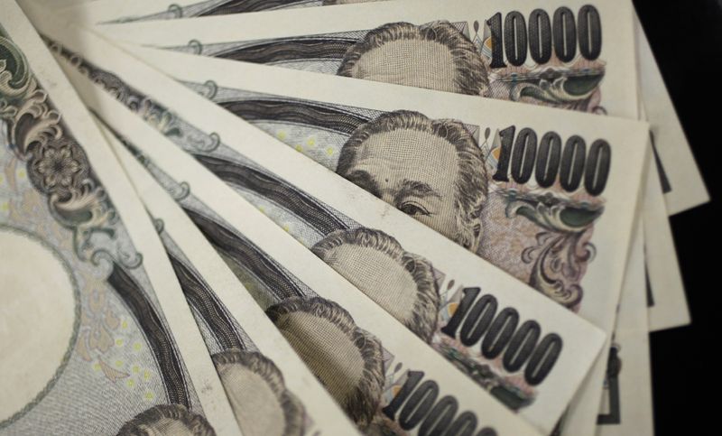 &copy; Reuters. 　３月７日、日銀はの東京株式市場で、通常のＥＴＦ（上場投資信託）を７０１億円買い入れた。写真は円紙幣。２０１１年８月撮影（２０２２年　ロイター/Yuriko Nakao）