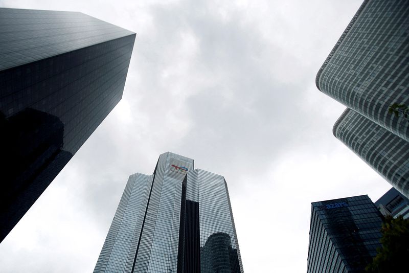 &copy; Reuters. FILE PHOTO: A view shows skyscraper office properties at the financial and business district of La Defense in Puteaux near Paris, France, August 23, 2021. REUTERS/Sarah Meyssonnier