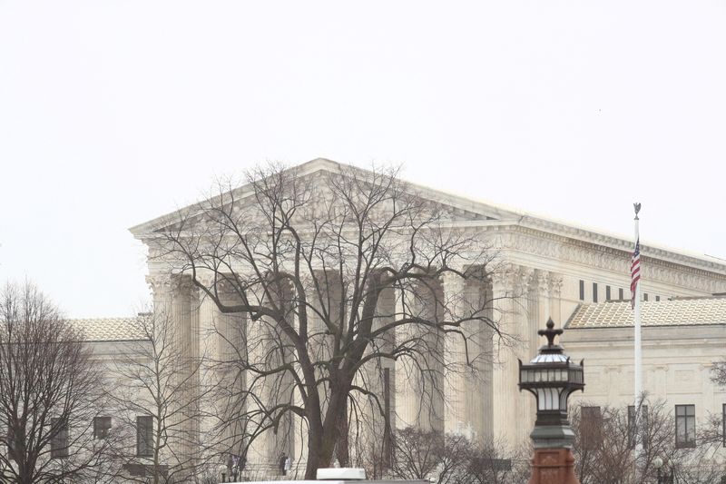 &copy; Reuters. FILE PHOTO: A view of the U.S. Supreme Court during a storm, at Capitol Hill in Washington, U.S., February 22, 2022. REUTERS/Tom Brenner/