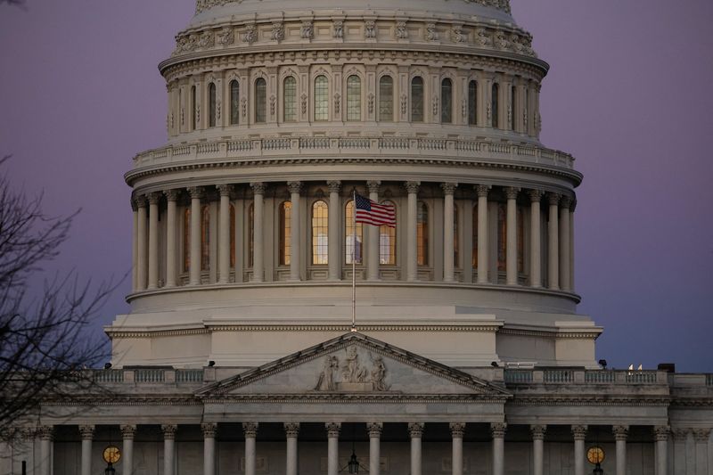 © Reuters. FILE PHOTO: A view of the U.S. Capitol building as the sunrises in Washington, U.S., February 10, 2022. REUTERS/Brendan McDermid/File Photo