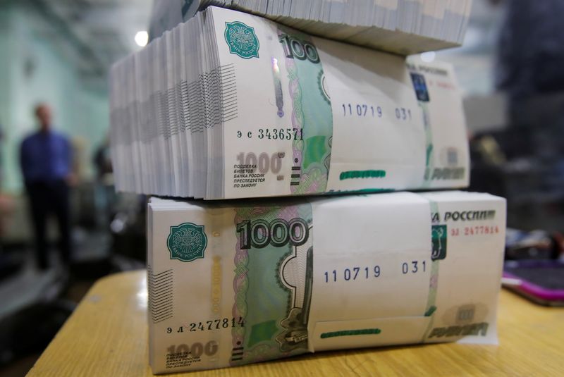 © Reuters. Packs of 1000 Russian Roubles notes are pictured at Goznak printing factory in Moscow, Russia July 11, 2019. REUTERS/Maxim Shemetov