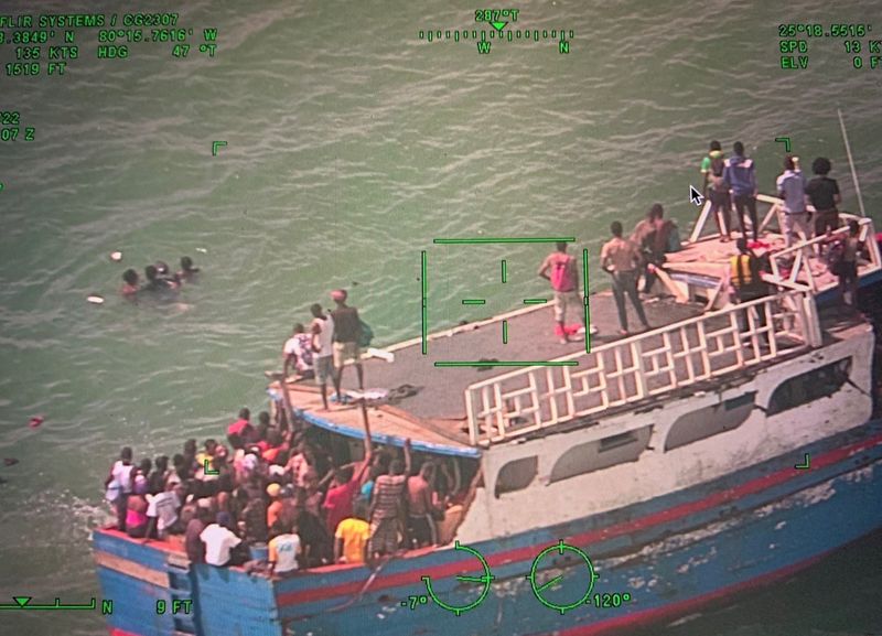 © Reuters. A boat packed with 356 Haitian migrants, which ran aground off Ocean Reef, is seen in a still image from a surveillance camera video as the U.S. Coast Guard attended in the Florida Keys, Florida, U.S. March 6, 2022. Image taken March 6, 2022.  U.S. Coast Guard/Handout via REUTERS