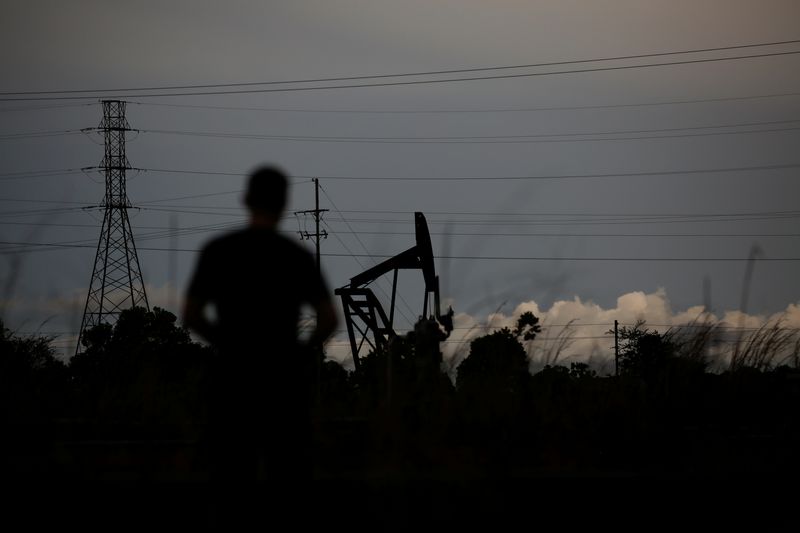 &copy; Reuters. An non-operative oil pump is seen on the outskirts of El Tigre, Venezuela, June 2, 2019. REUTERS/Ivan Alvarado/Files