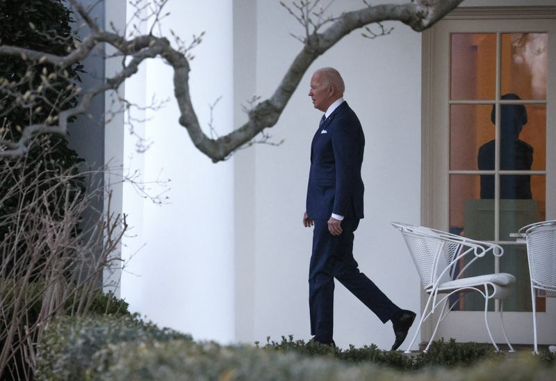 &copy; Reuters. FILE PHOTO: U.S. President Joe Biden departs the Oval Office at the White House for the weekend, in Washington, DC, U.S., March 4, 2022. REUTERS/Evelyn Hockstein