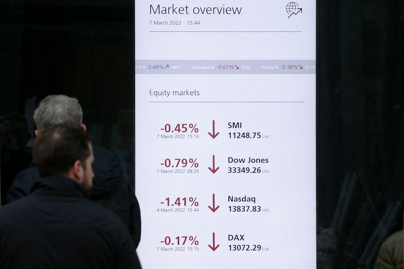 &copy; Reuters. A display shows financial information in a window of the headquarters of Swiss bank UBS, amid Russia's invasion of Ukraine, in Zurich, Switzerland March 7, 2022. REUTERS/Arnd Wiegmann/File Photo