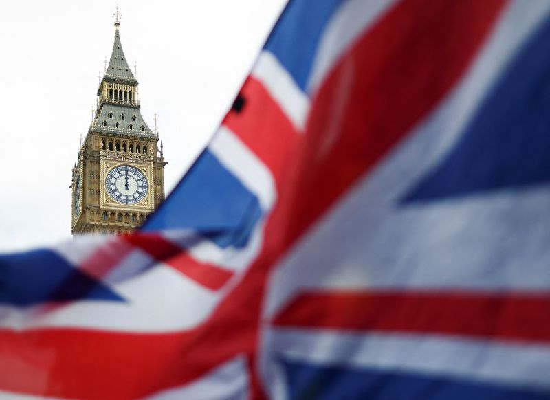 &copy; Reuters. Bandeira do Reino Unido do lado de fora do Parlamento britânico em Londres
09/02/2022 REUTERS/Tom Nicholson