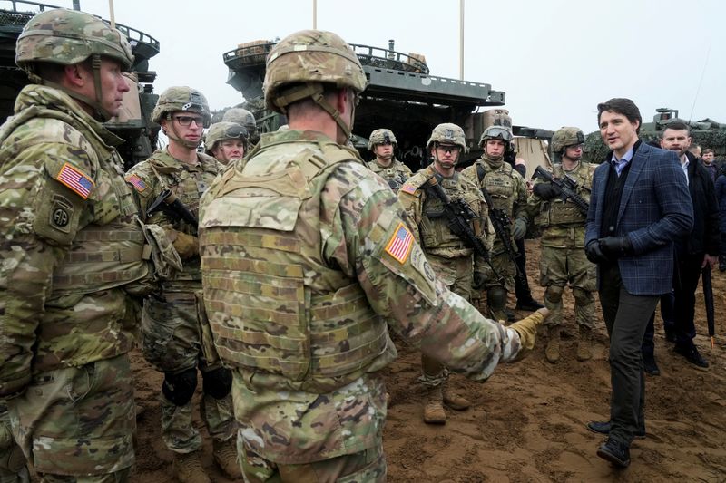 &copy; Reuters. Canadian Prime Minister Justin Trudeau talks with members of the U.S. military, following the Russian invasion of Ukraine, in Adazi, Latvia, March 8, 2022. REUTERS/Ints Kalnins 