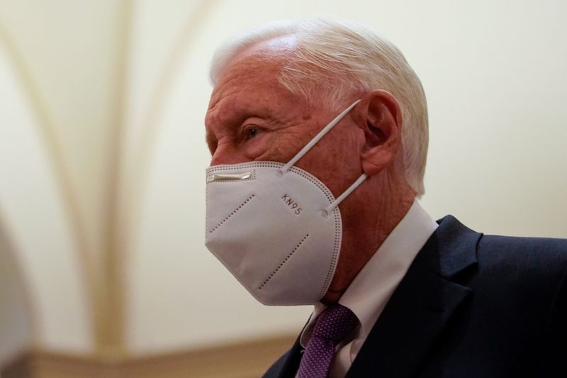 &copy; Reuters. FILE PHOTO: U.S. Representative Steny Hoyer (D-MD) walks through the U.S. Capitol in Washington, U.S., September 27, 2021. REUTERS/Elizabeth Frantz