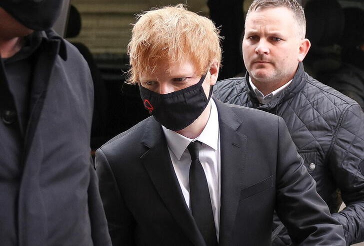 &copy; Reuters. El cantente británico Ed Sheeran llega a Rolls Building para un juicio sobre derechos de autor sobre la canción 'Shape of You', en Londres, Inglaterra, Marzo 8, 2022. REUTERS/Henry Nicholls