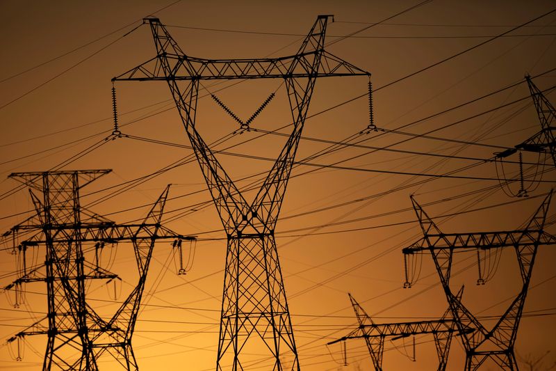 &copy; Reuters. Pylons of high-tension electricity power lines are seen during sunrise in Brasilia, Brazil August 31, 2017. REUTERS/Ueslei Marcelino