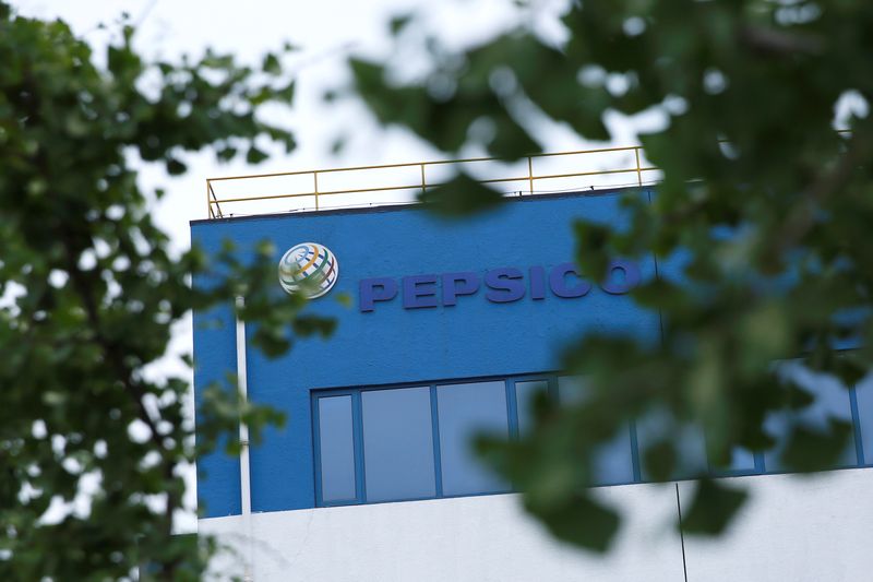 &copy; Reuters. A Pepsico sign is seen at its food-processing plant in Beijing's Daxing district, following a new outbreak of the coronavirus disease (COVID-19), China June 22, 2020. REUTERS/Tingshu Wang