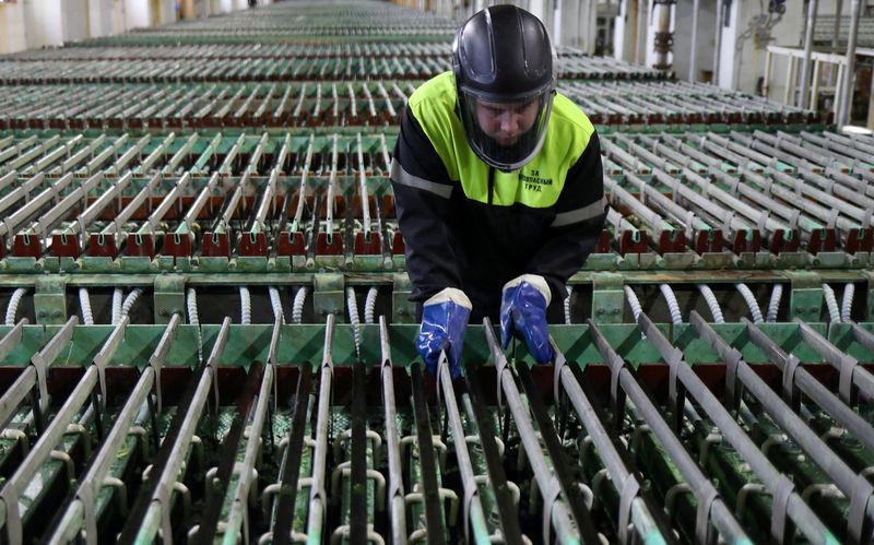 &copy; Reuters. FILE PHOTO: An employee works in a nickel electrolysis workshop of Kola Mining and Metallurgical Company (Kola MMC), a subsidiary of Nornickel metals and mining company, in the town of Monchegorsk in Murmansk Region, Russia February 25, 2021. REUTERS/Evge