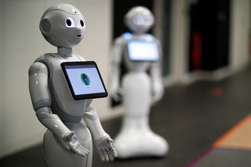 &copy; Reuters. FILE PHOTO: French robot Pepper, detecting whether people are wearing face masks and if not, instructs them to wear them, is displayed at French robotics developer SoftBank Robotics in Paris as the coronavirus disease (COVID-19) continues to spread out ac
