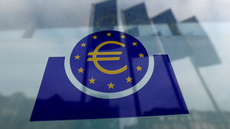 &copy; Reuters. FOTO DE ARCHIVO: El logotipo del BCE en Fráncfort