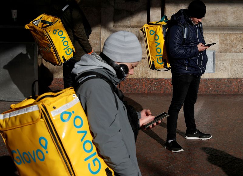 &copy; Reuters. FILE PHOTO: Deliverymen for Glovo wait for an order in central Kiev, Ukraine February 11, 2020.  REUTERS/Valentyn Ogirenko/File Photo