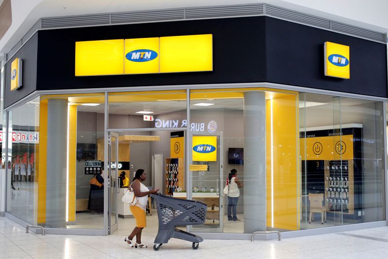 &copy; Reuters. FILE PHOTO: A shopper walks past an MTN shop at a mall in Johannesburg, South Africa, March 2, 2017. REUTERS/Siphiwe Sibeko