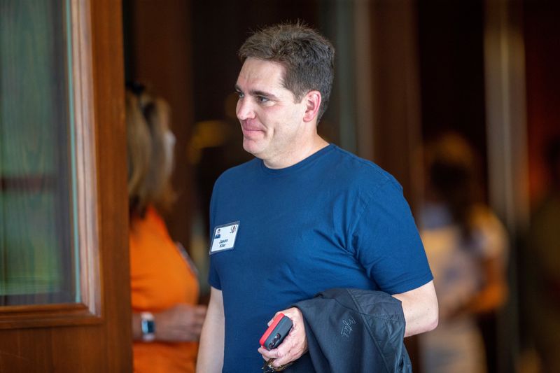 &copy; Reuters. FILE PHOTO: Jason Kilar, CEO of WarnerMedia, arrives for the annual Allen and Co. Sun Valley media conference in Sun Valley, Idaho, U.S. July 6, 2021.  REUTERS/Brian Losness