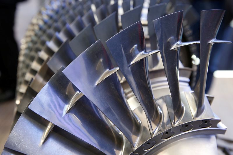 &copy; Reuters. Blades of a MTU Aero Engines V 2500 HPC aircraft engine are pictured at the ILA Berlin Air Show in Schoenefeld, south of Berlin, Germany, June 1, 2016.    REUTERS/Fabrizio Bensch
