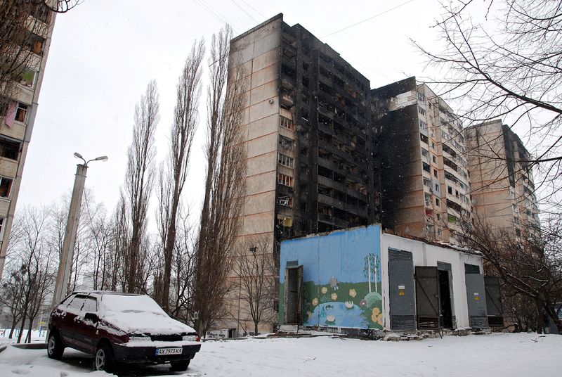 © Reuters. A view shows buildings damaged during Russia's invasion of Ukraine in Kharkiv, Ukraine, March 9, 2022. REUTERS/Oleksandr Lapshyn