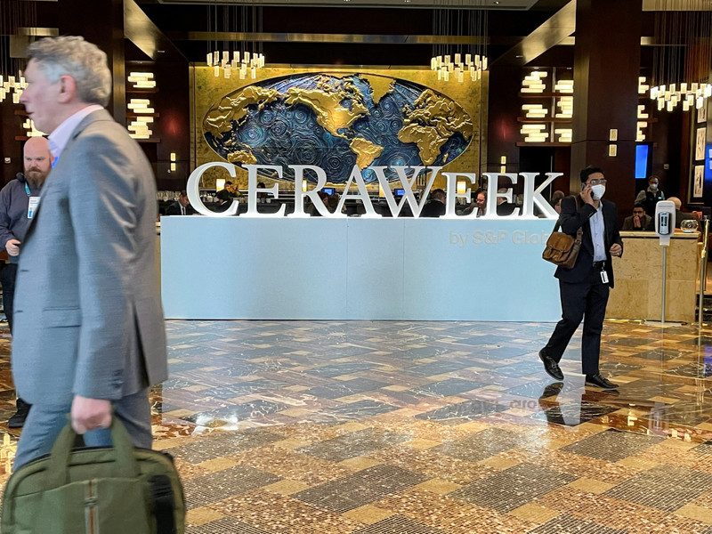 © Reuters. Signage for the CERAWeek energy conference is displayed at the entrance of the Hilton Americas-Houston, in Houston, Texas, U.S. March 9, 2022. REUTERS/Sabrina Valle