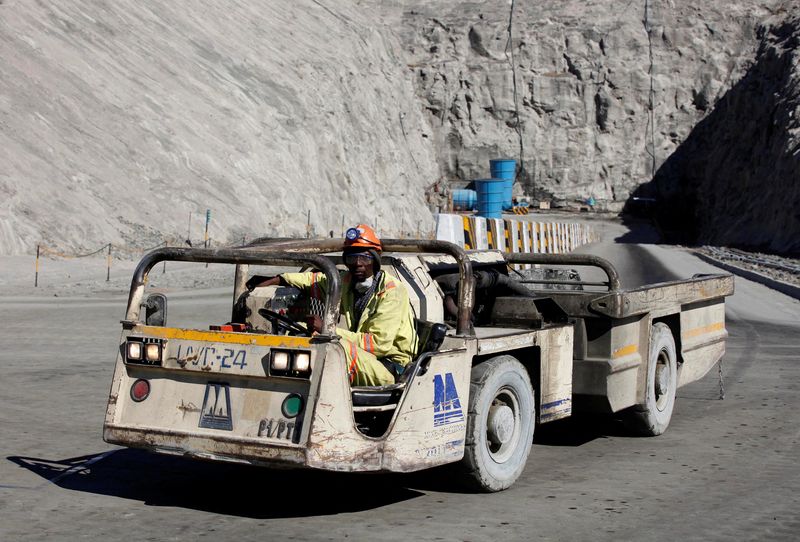 &copy; Reuters. FILE PHOTO: A worker drives a vehicle at Zimplats' Ngwarati Mine in Mhondoro-Ngezi May 30, 2014.  REUTERS/Philimon Bulawayo/File Photo