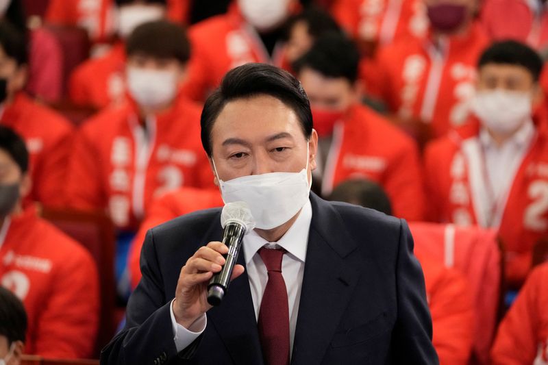 © Reuters. Yoon Suk Yeol, the presidential candidate of the main opposition People Power Party, who was elected South Korea’s new president on Thursday, speaks as he is congratulated by party’s members and lawmakers at the National Assembly in Seoul, South Korea March 10, 2022. Lee Jin-man/Pool via REUTERS