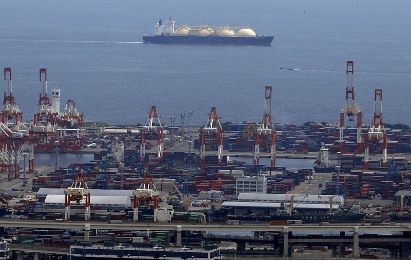 &copy; Reuters. FILE PHOTO: A LNG (Liquefied Natural Gas) tanker is seen behind a port in Yokohama, south of Tokyo, Japan, September 4, 2015. REUTERS/Yuya Shino