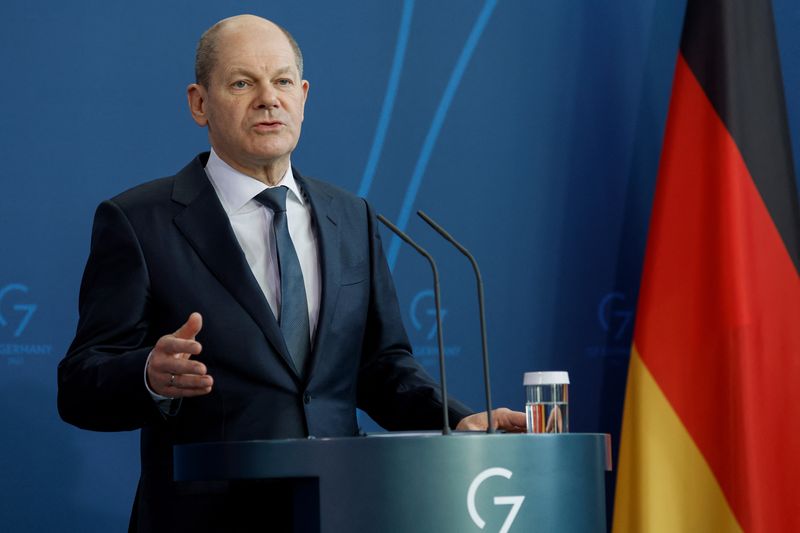 &copy; Reuters. المستشار الألماني أولاف شولتس يتحدث في برلين يوم التاسع من مارس اذار 2022. صورة من ممثل لوكالات الأنباء. 