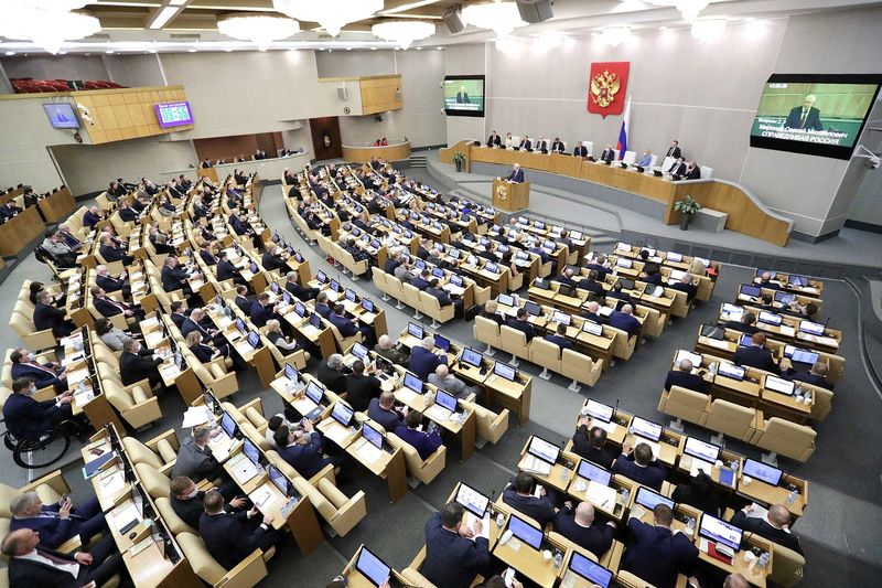 &copy; Reuters. FILE PHOTO: Russian lawmakers attend a session of the State Duma, the lower house of parliament, to consider approving friendship treaties with two self-proclaimed people's republics in eastern Ukraine, in Moscow, Russia February 22, 2022. Russian State D