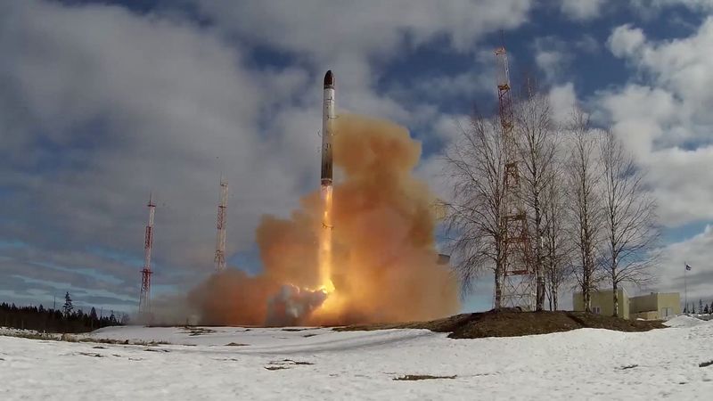 &copy; Reuters. صاروخ سارمات الباليستي عابر القارات أثناء اختبار الجيش الروسي له في بليسيتسك بروسيا. التقطت الصورة في 20 أبريل نيسان 2022. صورة لرويترز من وزار