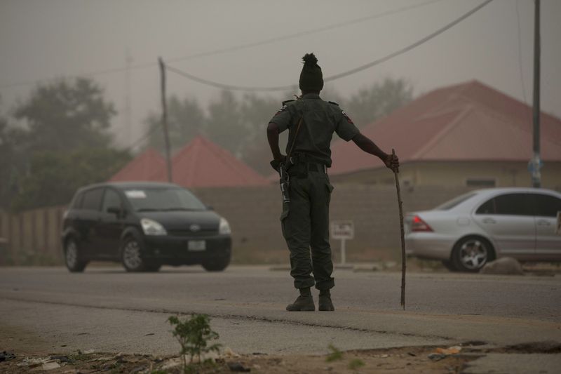 &copy; Reuters. A Jalingo, capitale de l'État de Taraba. Le groupe Etat islamique a revendiqué la responsabilité d'une explosion qui a fait onze blessés vendredi dans la capitale de l'Etat de Taraba, dans l'est du Nigeria. /Photo d'archives/REUTERS/Afolabi Sotunde