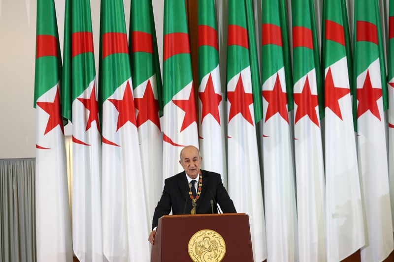 &copy; Reuters. الرئيس الجزائري عبد المجيد تبون يلقي كلمة في حفل تنصيبه في مدينة الجزائر بصورة من أرشيف رويترز.