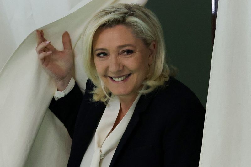 &copy; Reuters. Marine Le Pen a voté dimanche matin dans sa circonscription d'Hénin-Beaumont (Pas-de-Calais). /Photo prise le 24 avril 2022/REUTERS/Yves Herman