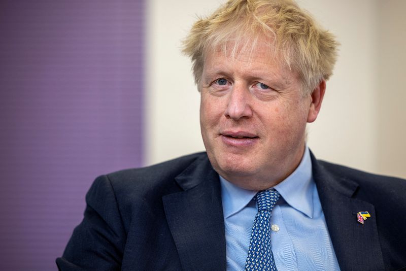 &copy; Reuters. Le Premier ministre britannique Boris Johnson a assuré samedi au président ukrainien Volodimir Zelensky que le G7 s'employait activement à trouver une solution pour la reprise des exportations de céréales en provenance de l'Ukraine afin d'éviter une