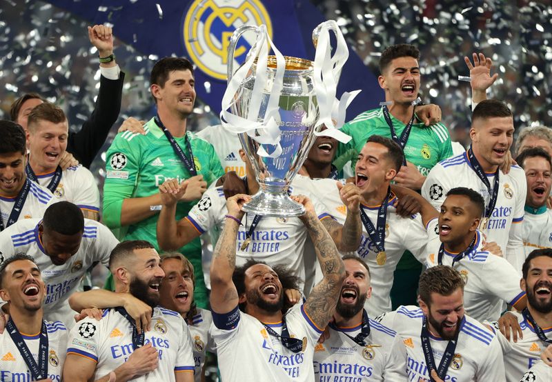 Soccer-Clinical Real Madrid down Liverpool to claim 14th European Cup