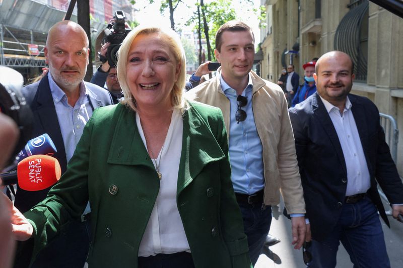 &copy; Reuters. Marine Le Pen a déclaré dimanche qu'elle espérait voir des députés élus aux prochaines élections législatives "dans les 150 circonscriptions où le Rassemblement national (RN) est arrivé en tête à l'élection présidentielle" /Photo prise le 25