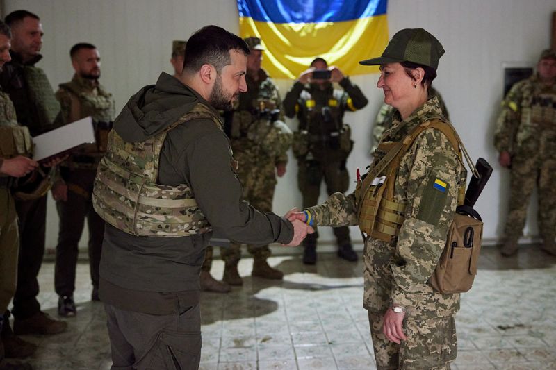 &copy; Reuters. Ukraine's President Volodymyr Zelenskiy awards a Ukrainian servicewoman, as Russia's attack on Ukraine continues, at a position in Kharkiv region, Ukraine May 29, 2022.  Ukrainian Presidential Press Service/Handout via REUTERS ATTENTION EDITORS - THIS IMA