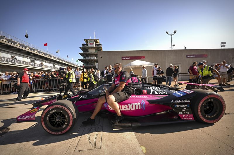Ericsson survives two-lap shootout to win Indy 500