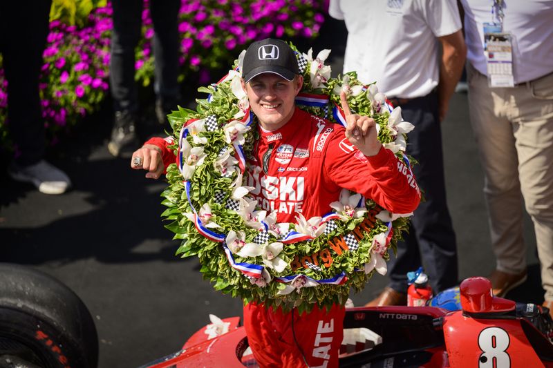 © Reuters. May 29, 2022; Indianapolis, Indiana, USA; Chip Ganassi Racing driver Marcus Ericsson (8) of Sweden celebrates in victory lane after he wins the 106th running of the Indianapolis 500 at Indianapolis Motor Speedway. Mandatory Credit: Marc Lebryk-USA TODAY Sports
