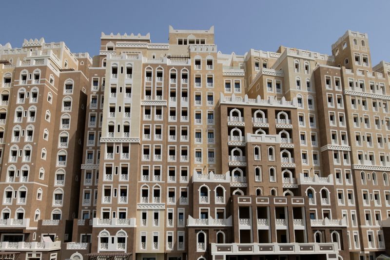 &copy; Reuters. FILE PHOTO: A general view of residential properties at the Balqis Residence on Palm Jumeirah in Dubai, United Arab Emirates, March 25, 2022. REUTERS/Christopher Pike